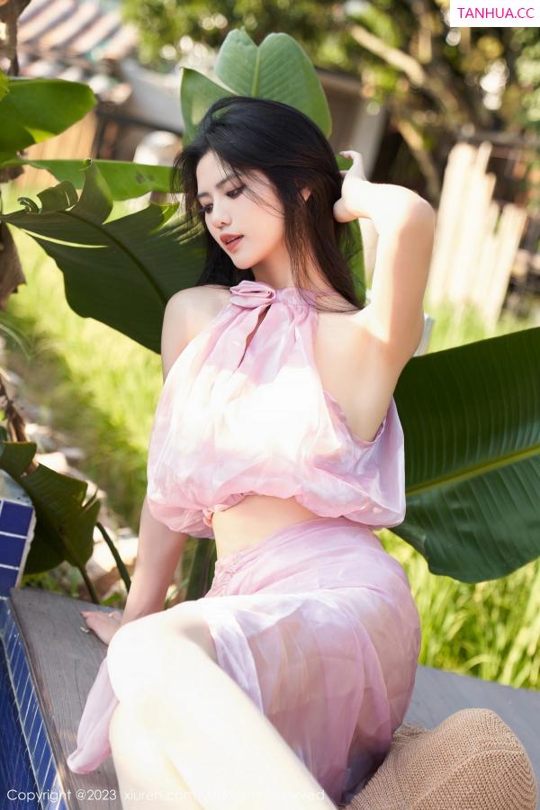 李浅浅  [XiuRen]高清写真图 2023.08.24 No.7281 浅浅Danny 户外美腿第25张图片